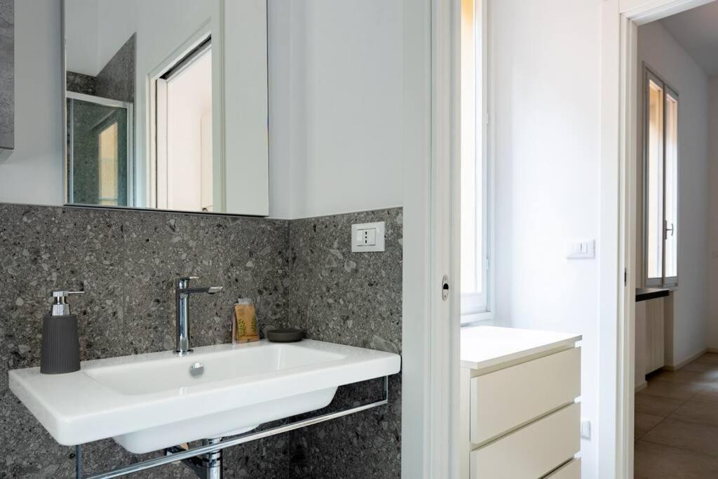 Apartment Isaia - 10 Minutes From Piazza Maggiore Μπολόνια Εξωτερικό φωτογραφία