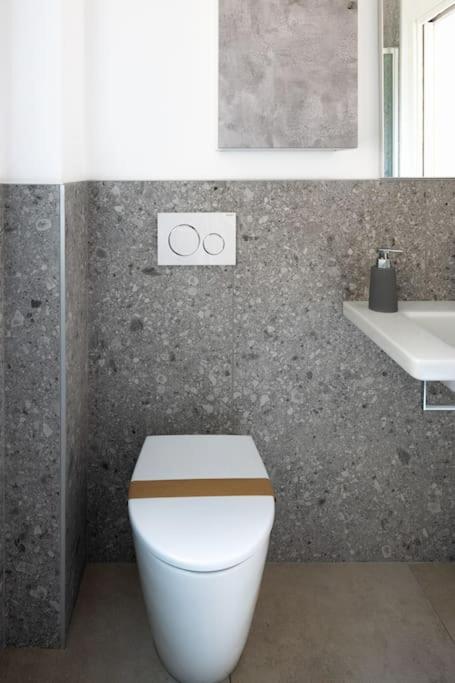 Apartment Isaia - 10 Minutes From Piazza Maggiore Μπολόνια Εξωτερικό φωτογραφία